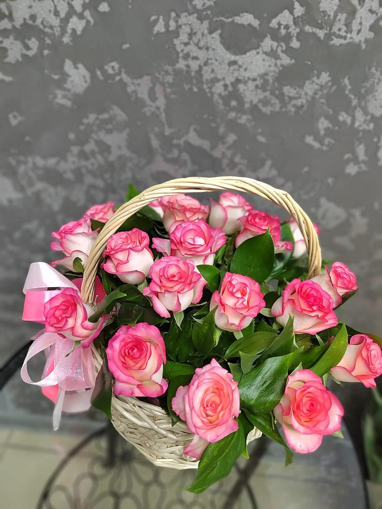 Цветочная композиция из Розы в корзине в Верхней Максаковке