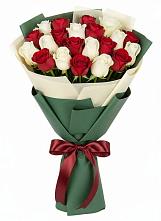 Букет Микс из красных и белых роз в Верхней Максаковке