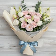 Букет цветов из:  Лизиантусы в Верхней Максаковке