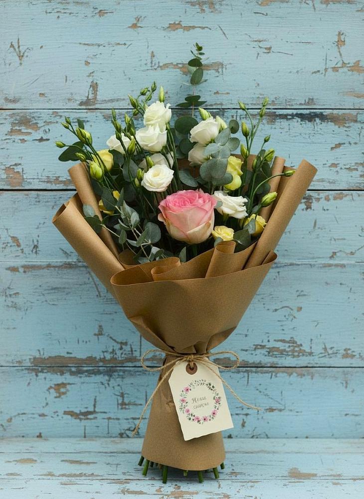 Букет цветов из: Розы и Лизиантусы в Верхней Максаковке