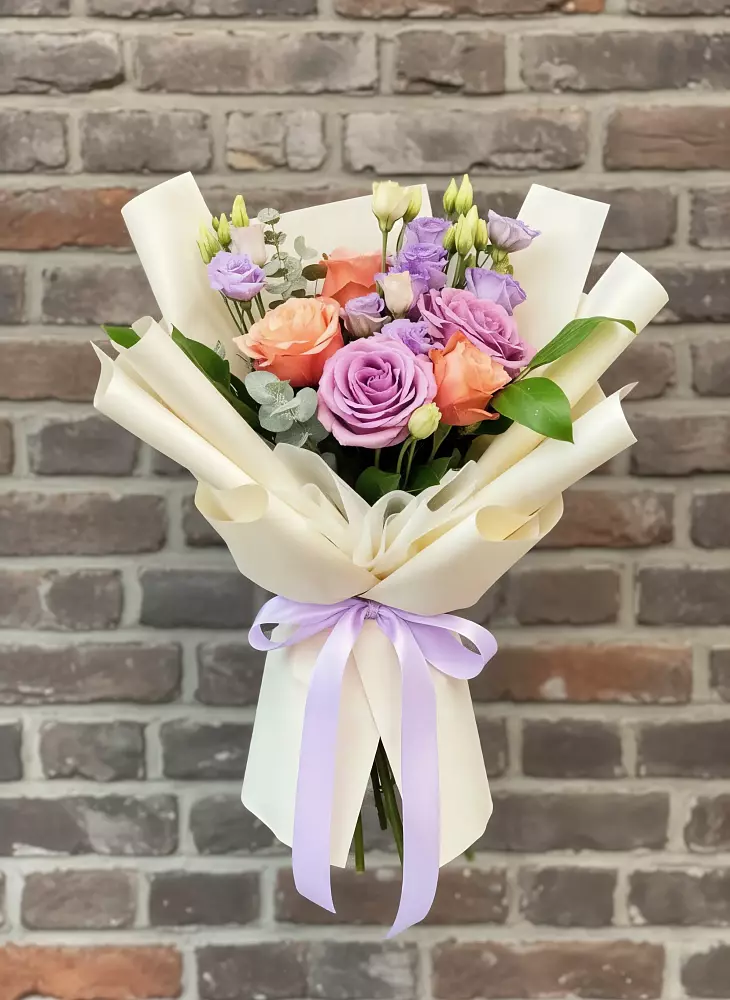 Букет цветов из: Лизиантусы и Розы в Верхней Максаковке