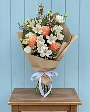 Букет цветов из:  Альстромерии, Лизиантусы, Розы и Хризантемы в Верхней Максаковке