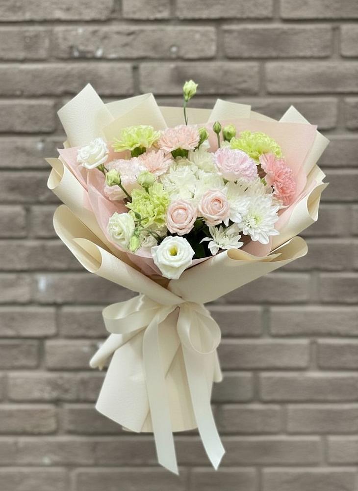 Букет цветов из: Гвоздики, Розы, Лизиантусы и Хризантемы в Верхней Максаковке