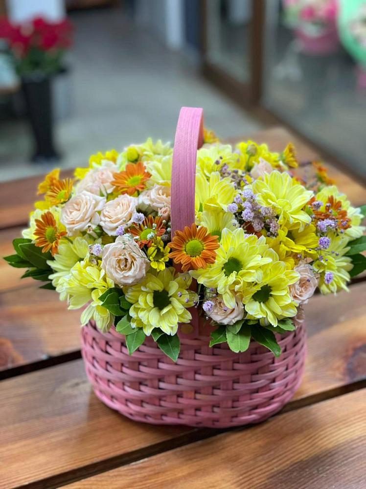 Цветочная композиция из Хризантемы и Розы в корзине в Верхней Максаковке