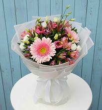Букет цветов из:  Герберы, Альстромерии и Лизиантусы в Верхней Максаковке