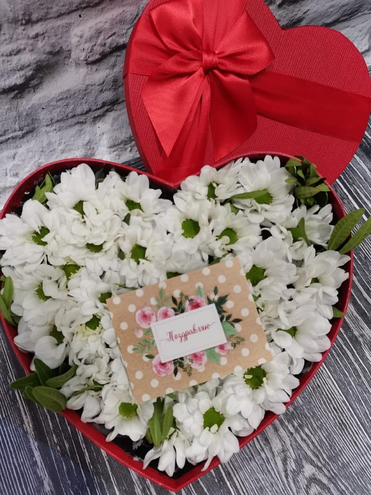 Цветочная композиция из Хризантемы в виде сердца в Верхней Максаковке